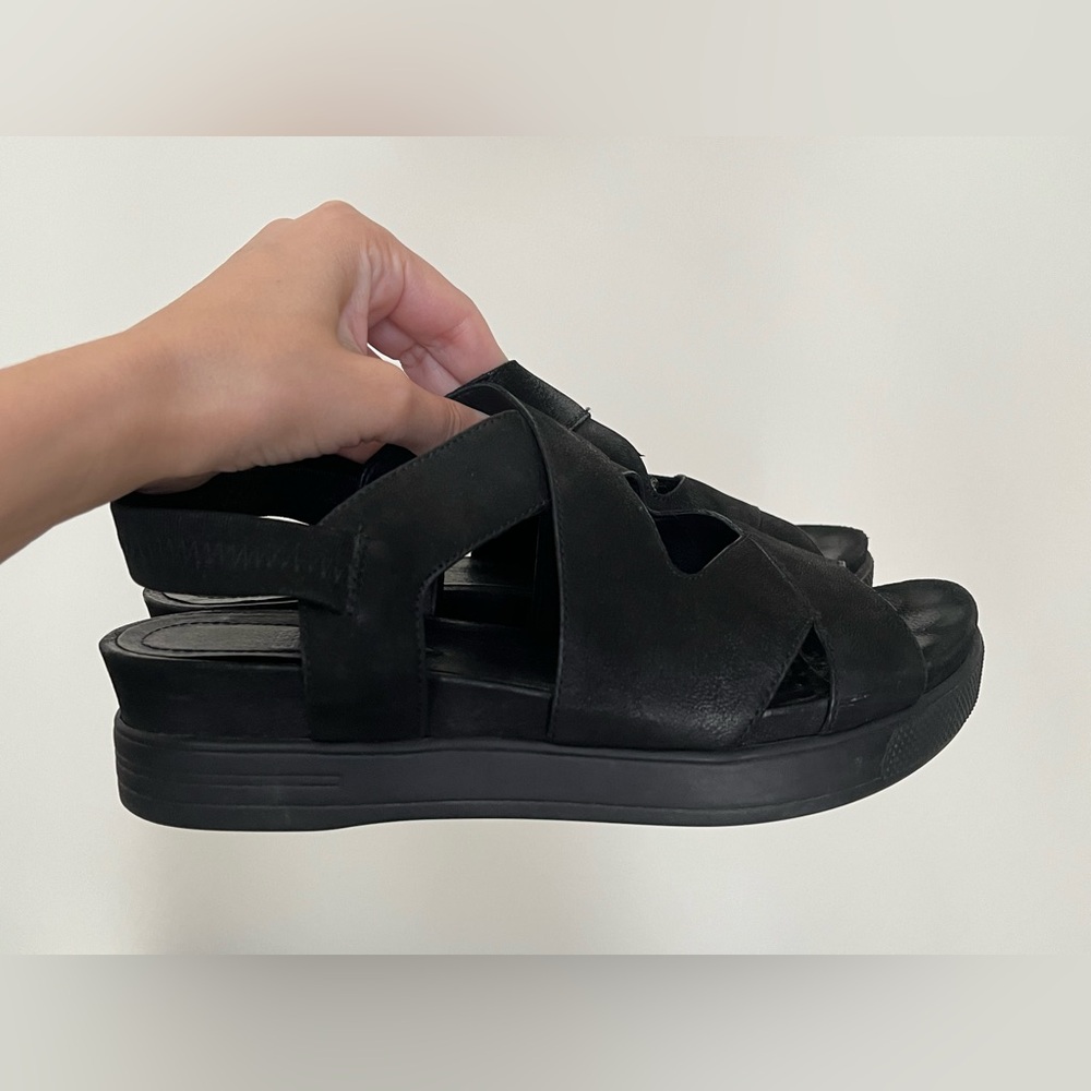 Eileen Fisher 6.5 black sandals
